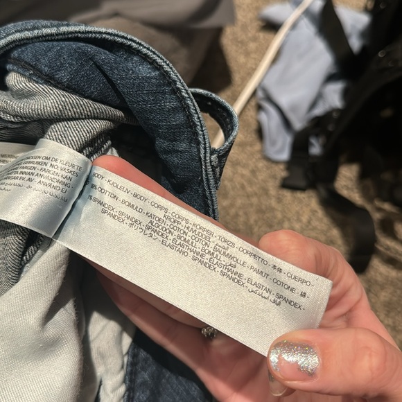 Ariat 27L low rise jeans. Flare leg. - Picture 7 of 11